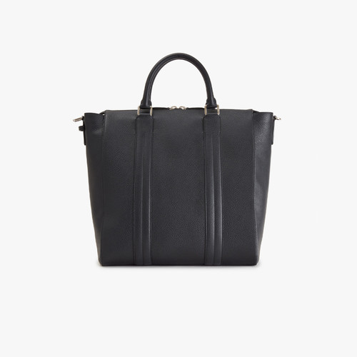 Black zippered travel bag with shoulder strap, medium 'Travel Weekender' model Black zippered travel bag with shoulder strap, medium 'Travel Weekender' model
