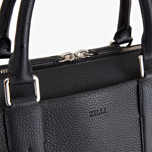 Black zippered travel bag with shoulder strap, medium 'Travel Weekender' model Black zippered travel bag with shoulder strap, medium 'Travel Weekender' model