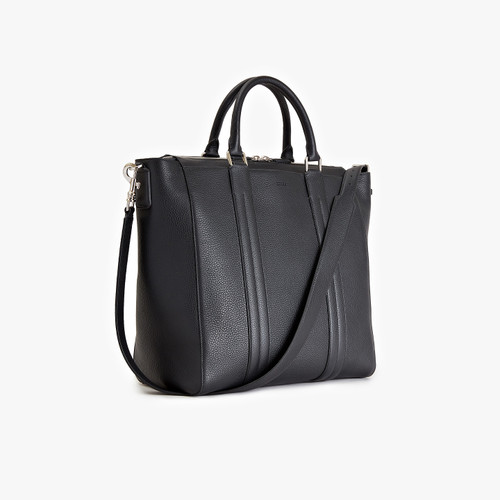 Black zippered travel bag with shoulder strap, medium 'Travel Weekender' model Black zippered travel bag with shoulder strap, medium 'Travel Weekender' model
