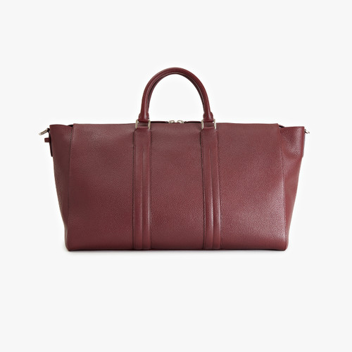 Burgundy zippered travel bag with shoulder strap, large 'Travel Weekender' model Burgundy zippered travel bag with shoulder strap, large 'Travel Weekender' model