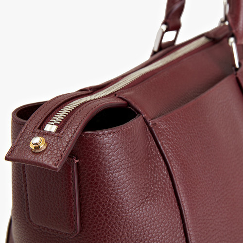 Burgundy zippered travel bag with shoulder strap, large 'Travel Weekender' model