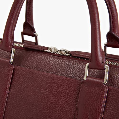 Burgundy zippered travel bag with shoulder strap, large 'Travel Weekender' model