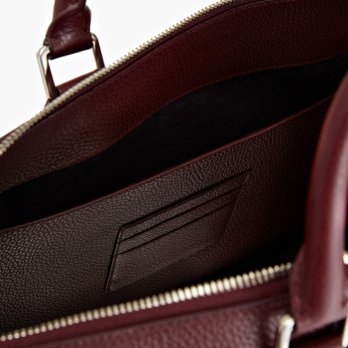 Burgundy zippered travel bag with shoulder strap, large 'Travel Weekender' model