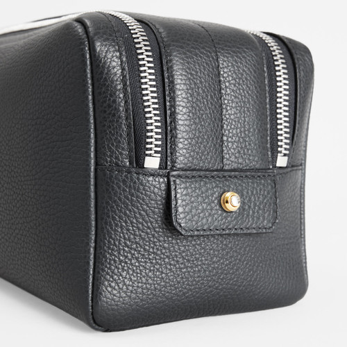 Black double zippered beauty case, "Travel Weekender" 