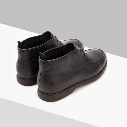 Black high derbies in deer, caiman detail