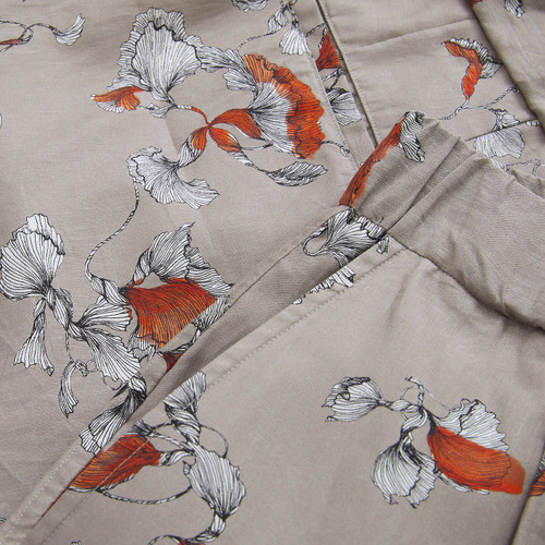 Beige bermuda shorts, "Iris flowers" pattern