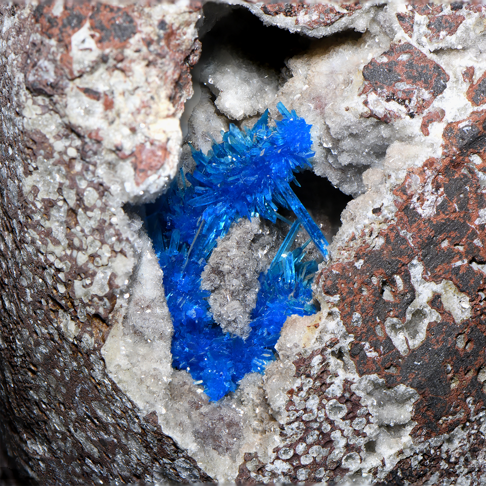 Pentagonite Bridge on Stilbite Closeup