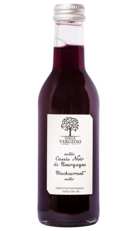 A 25 centiliter bottle of burgundy blackjcurrant juice, made by Émile Vergeois. The label has an illustration of an oak tree.