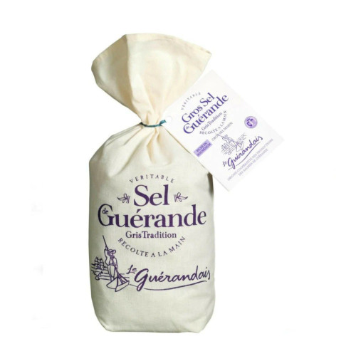 A linen bag from Le Guérandais containing 750 grams of coarse sea salt from Guérande.