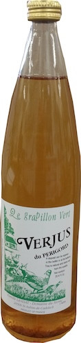 A 75 centiliter bottle of Domaine du Siorac's organic verjuice (verjus). The verjuice is rich amber color.