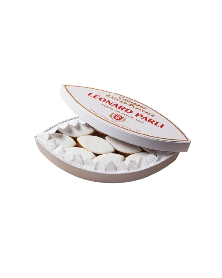 An oblong tin containing 230 grams of Provence calissons from Léonard Parli. The tin is white with red lettering that says, "Calissons d'Aix-en-Provence: Léonard Parli, Confiseur depuis 1874."