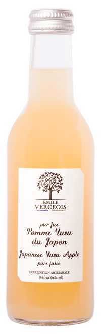 A 25 centiliter bottle of yuzu and apple juice, made by Émile Vergeois. The label has an illustration of an oak tree.