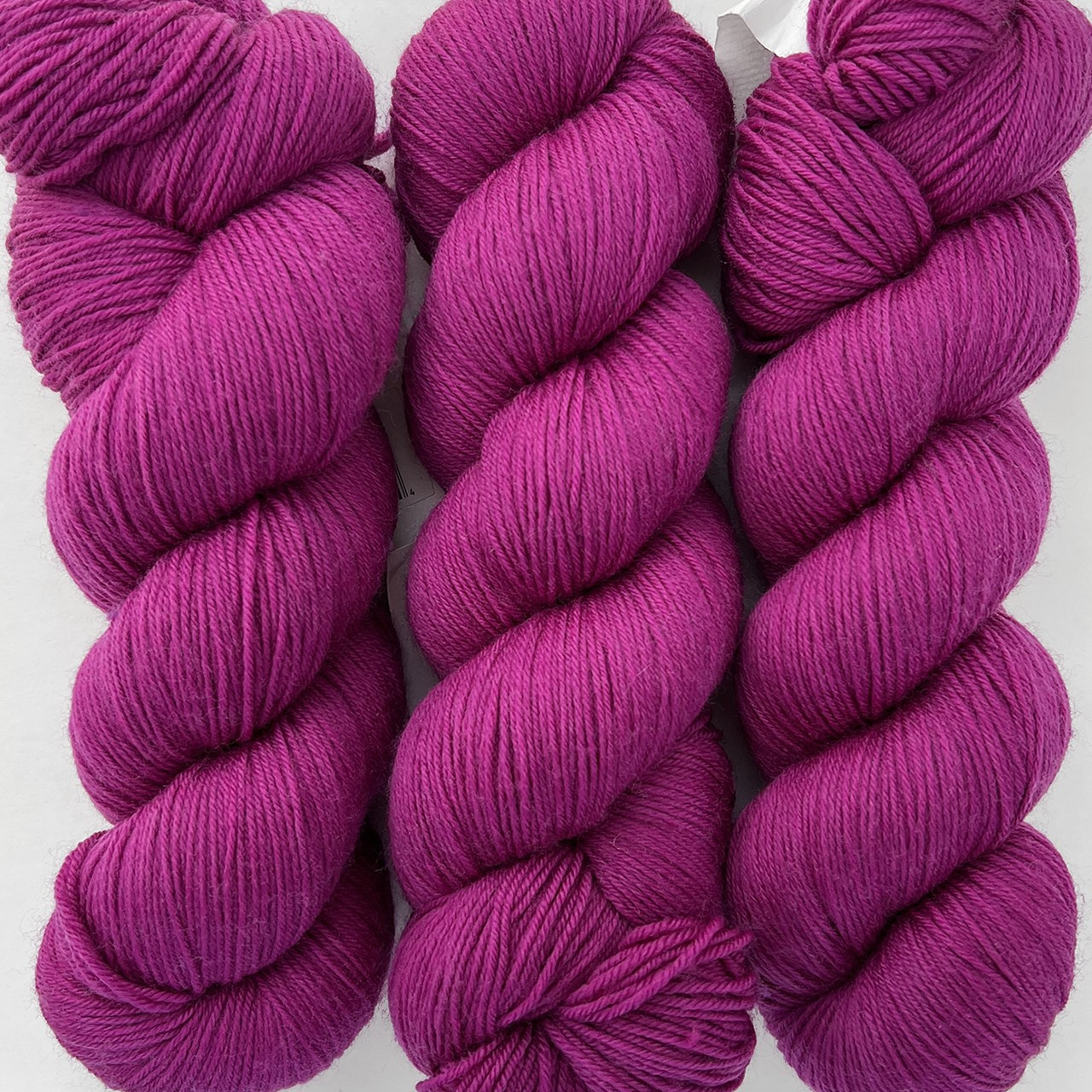 CY Heritage 5617 Raspberry - 886904023624