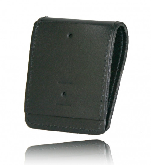 BADGE HOLDER WITH MAGNETIC CLOSURE