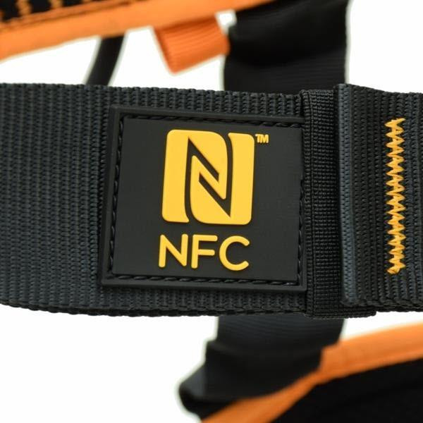 J.Racenstein Itaka Harness Kong, close-up of black dog harness with NFC RFID tag label.