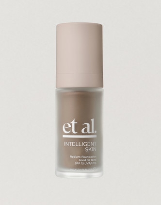 INTELLIGENT SKIN RADIANT FOUNDATION SPF 15 -  210W