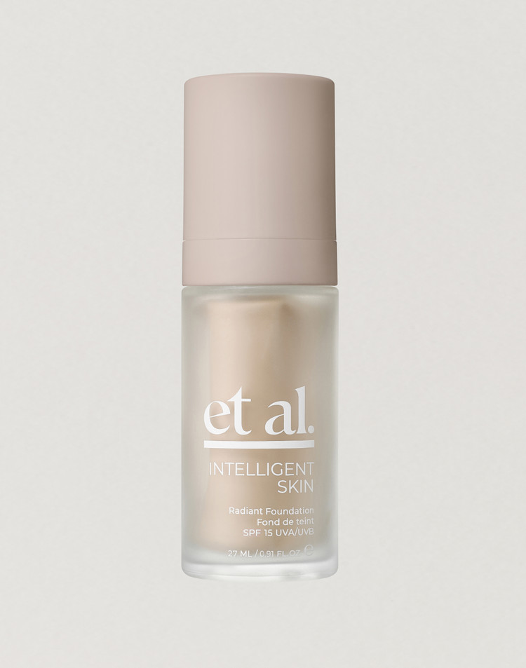 INTELLIGENT SKIN RADIANT FOUNDATION SPF 15 -  020W