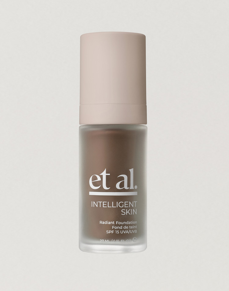 INTELLIGENT SKIN RADIANT FOUNDATION SPF 15 -  260C