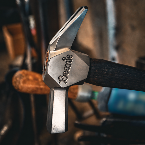 Beanie Light nailing on hammer (10oz)