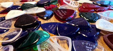 Picking the Perfect Thickness: A Deep Dive into Guitar Pick Gauges Picking the Perfect Thickness: A Deep Dive into Guitar Pick Gauges