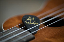 Golden Gate Ukulele Felt Pick Black single pick 4.0 on strings