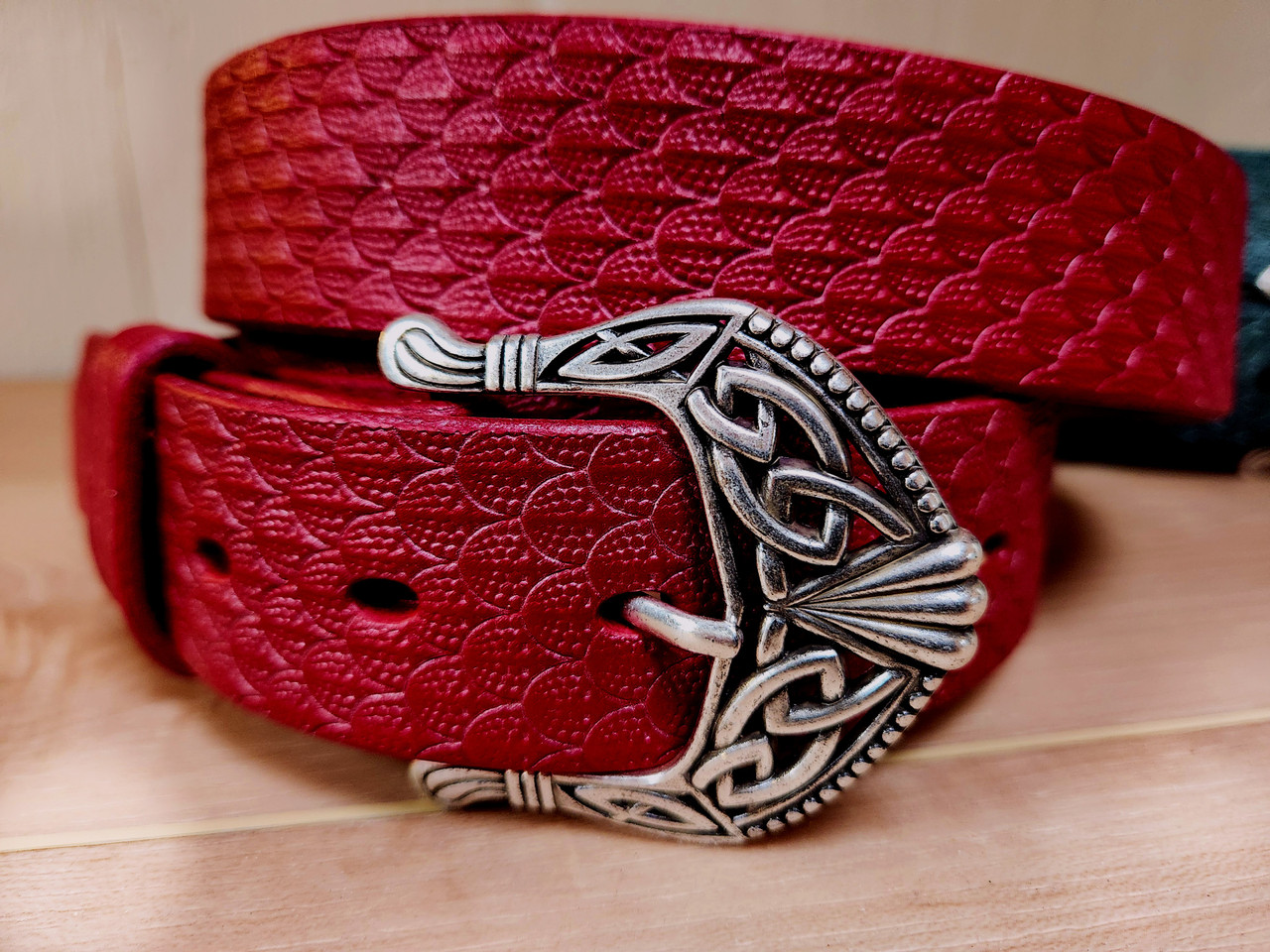 Carlisle Red Genuine Snake Belt Women’s Metal Filigree Buckle Size Medium Seraphina Belt - Classic Burgundy Italian Leather Gold  main image 2