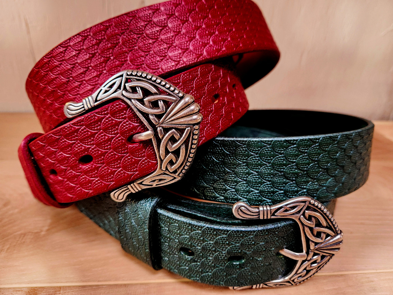 Beautiful VINTAGE Unique Dragon Scales Stretch Belt Wood Buckle Tooled leather dragon scale belt main image 3