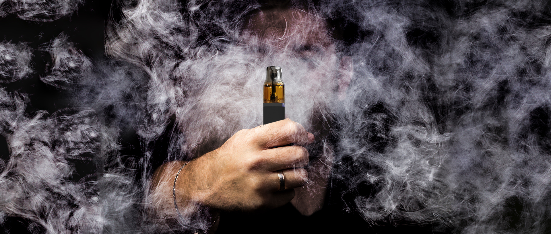 Exhaling vape cloud hi-res stock photography and images - Page 2