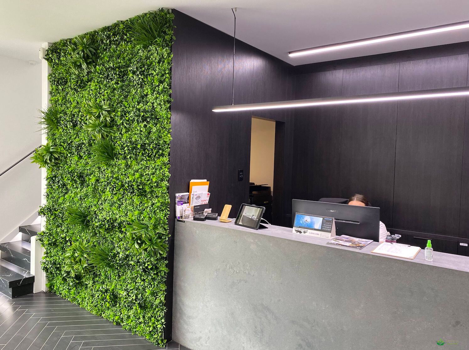 7 Reasons to Get an Artificial Green Wall Instead of a Live One