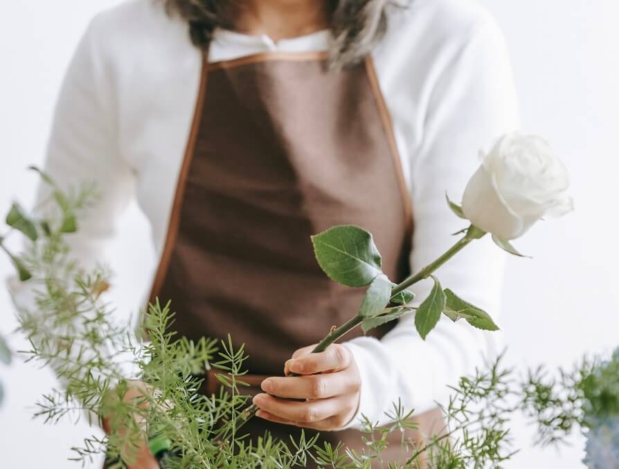 what-do-roses-symbolise-artificial-plant-shop