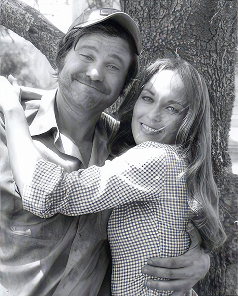 Autographed by Catherine Bach - Black & White Cooter & Daisy Photo 8x10