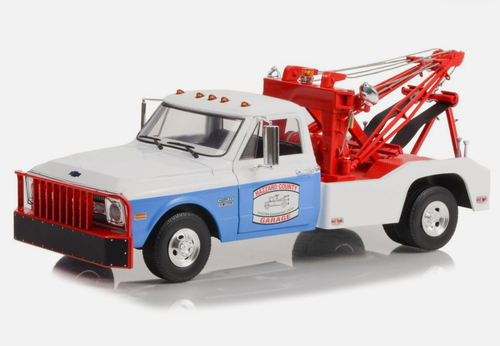1:18 Greenlight Hazzard County Garage - 1969 Chevrolet C-30 Dually Wrecker