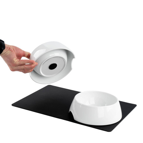 Setting a Silwy porcelain pet bowl onto its metal nano-gel mat