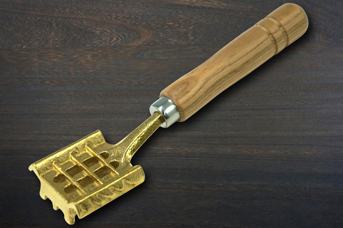 Japanese Fish Scaler with Brass Serrated Sawtooth and Ergonomic Wooden Handle SG-206