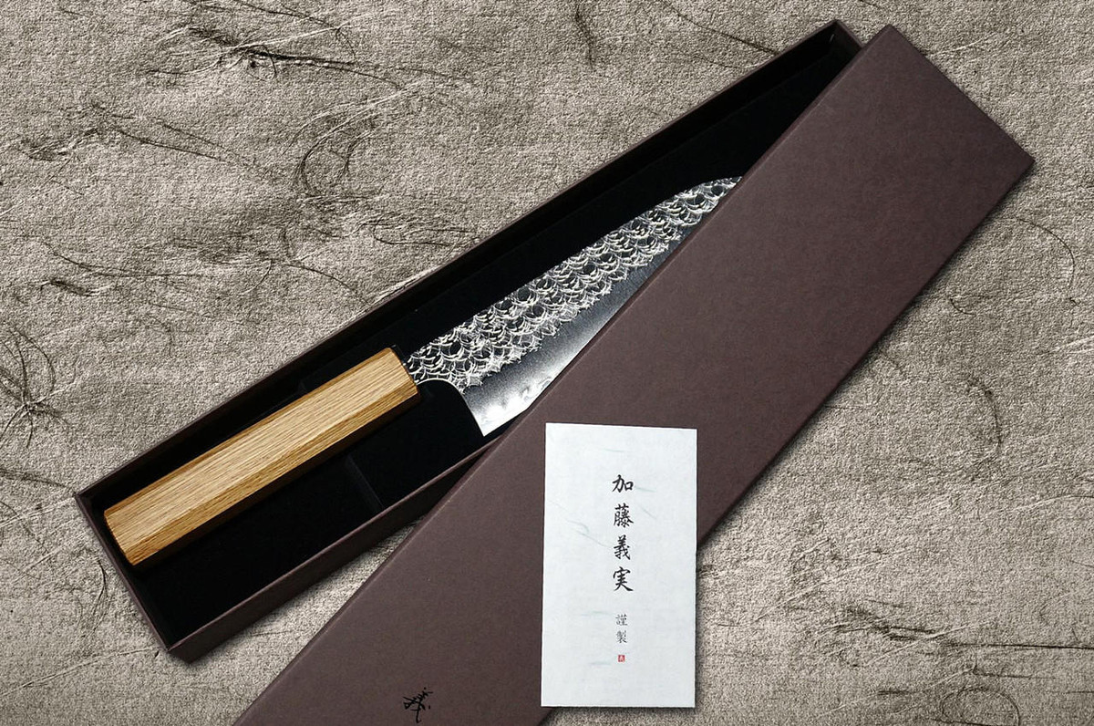 Yoshimi Kato R2 MINAMO Hammered OK8N Japanese Chef's Santoku Knife 170mm with Urushi Lacquered Oak Handle Natural Color 