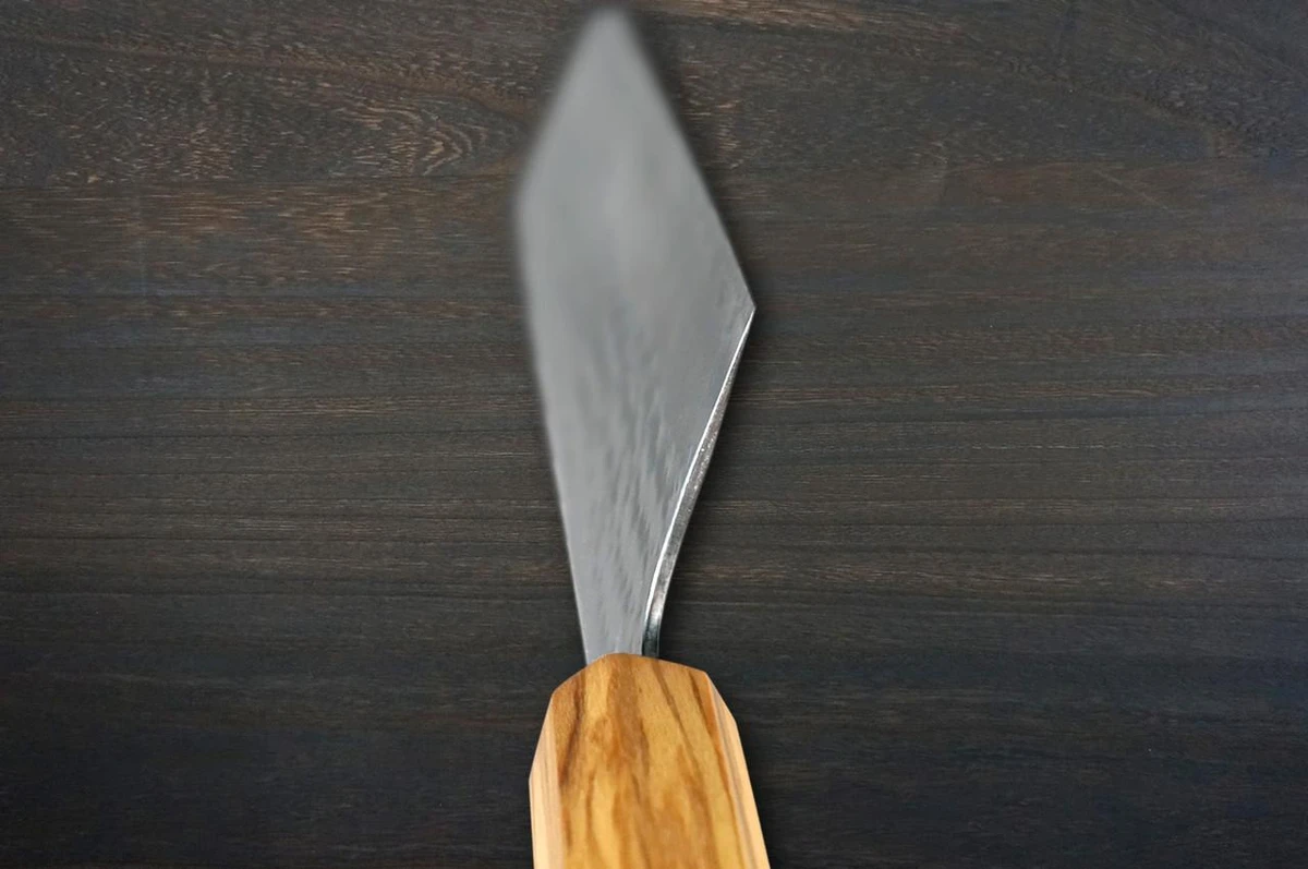 Couteau Nakiri (légumes) de chef japonais Yu Kurosaki R2(SG2) SENKO-EI WA OL8N martelé 165mm avec manche en olivier [Finition naturelle]