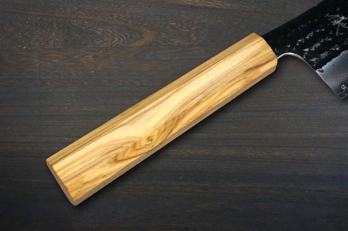 Couteau Nakiri (légumes) de chef japonais Yu Kurosaki R2(SG2) SENKO-EI WA OL8N martelé 165mm avec manche en olivier [Finition naturelle]