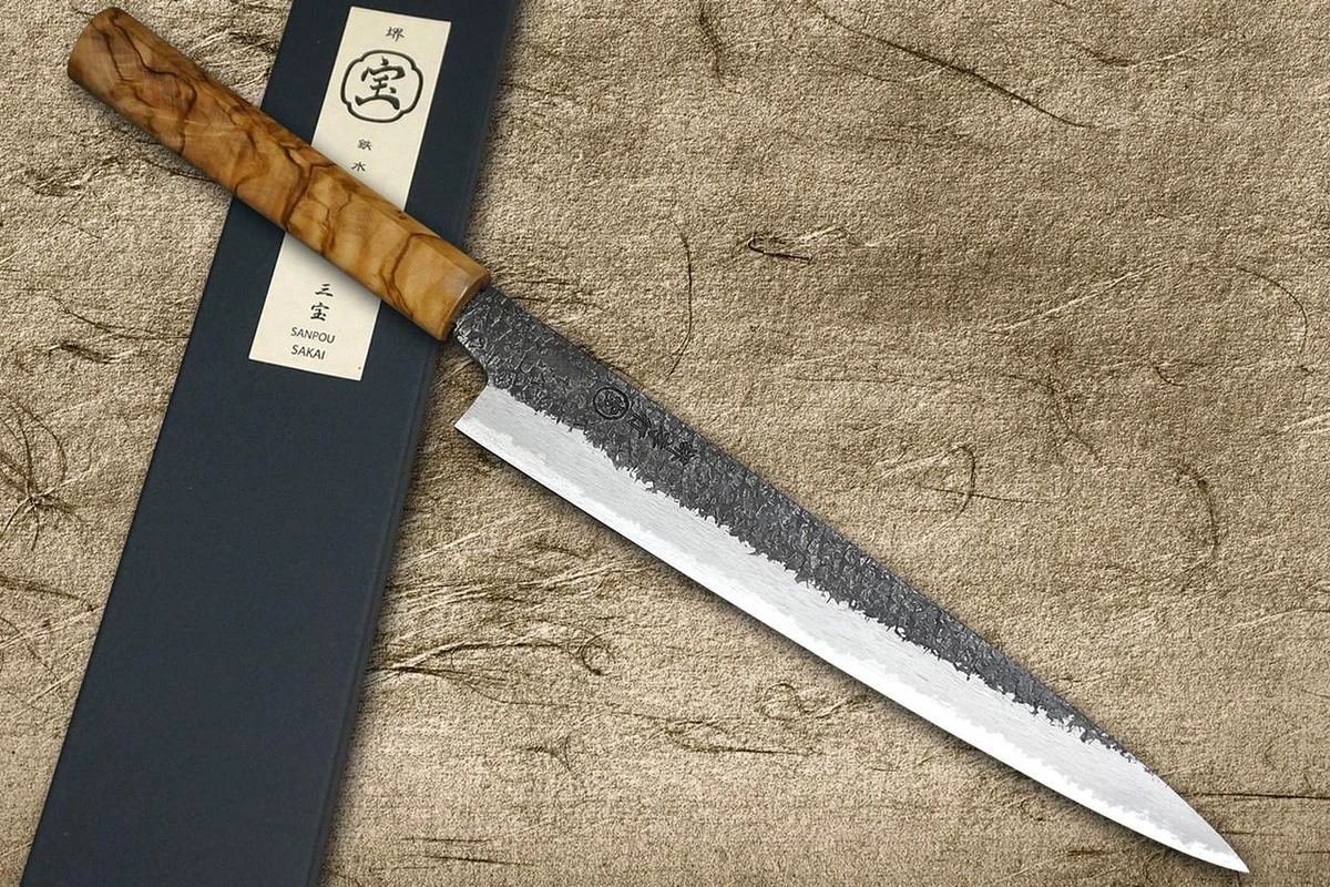 Couteau japonais de chef Sakai Takayuki SANPOU modèle MIZU Kurouchi White #2 (Sujihiki) 240mm avec manche en olivier