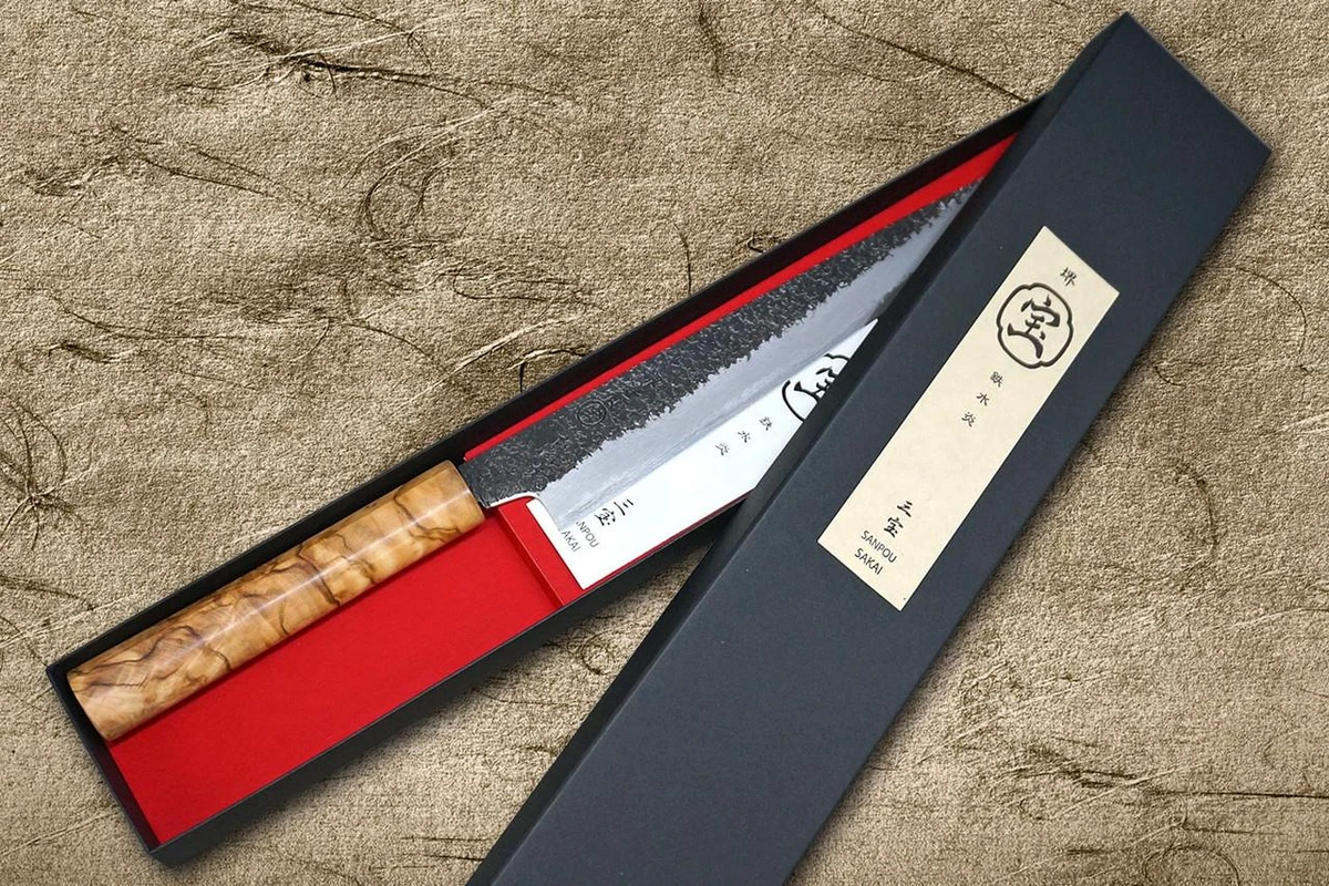 Couteau japonais de chef Sakai Takayuki SANPOU modèle MIZU Kurouchi White #2 (Sujihiki) 240mm avec manche en olivier