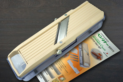 https://cdn11.bigcommerce.com/s-attnwxa/images/stencil/500x659/products/5612/218807/benriner-japanese-mandolin-all-purpose-vegetable-slicer-classic-series-with-catch-tray__12763.1673733531.jpg?c=2