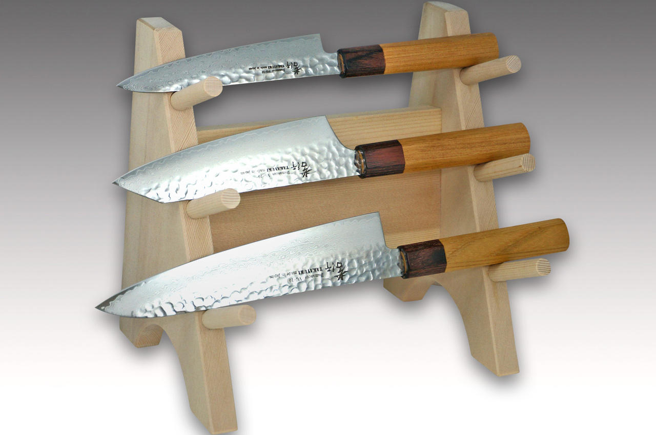 https://cdn11.bigcommerce.com/s-attnwxa/images/stencil/original/products/5097/201768/other-brands-japanese-natural-wood-knife-tower-rack-for-3-knives__86487.1656086355.jpg?c=2