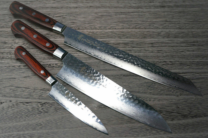 https://cdn11.bigcommerce.com/s-attnwxa/products/2300/images/182337/sakai-takayuki-sakai-takayuki-33-layer-vg10-damascus-hammered-japanese-chefs-knife-set-gyuto-210mm-kiritsuke-yanagiba-270mm-petty-120mm__78459.1632913881.720.450.jpg?c=2