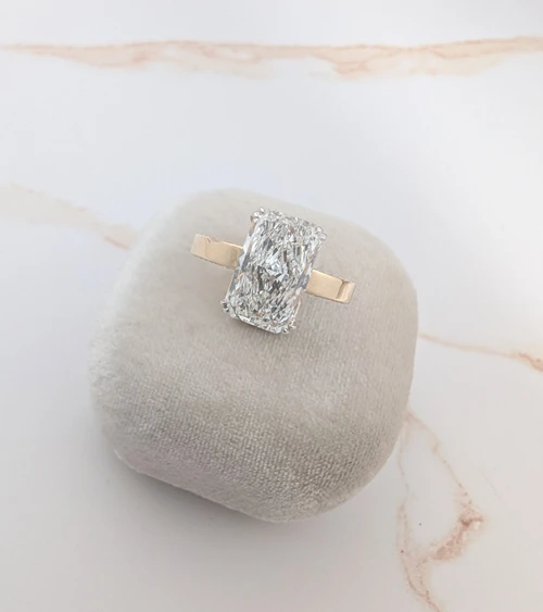 4.04 ct IGI Certified Chunky Radiant Modified Brilliant Ring 3mm Band White Tip Prongs Diamonds Front and Back