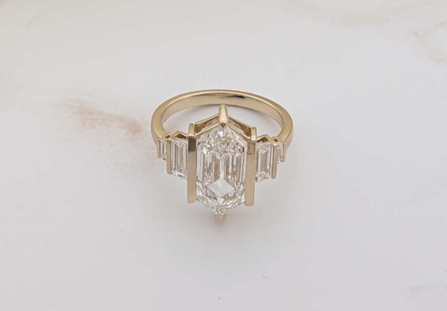 Geometric diamond ring in yellow gold
