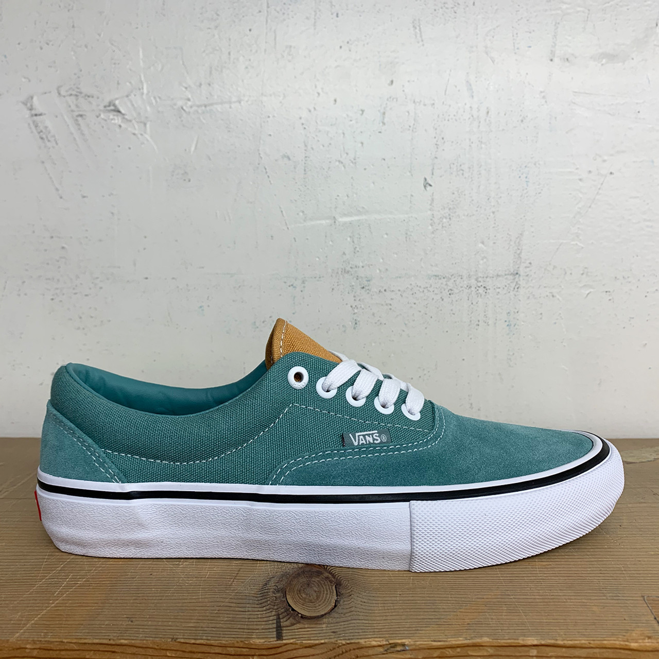 vans era blue