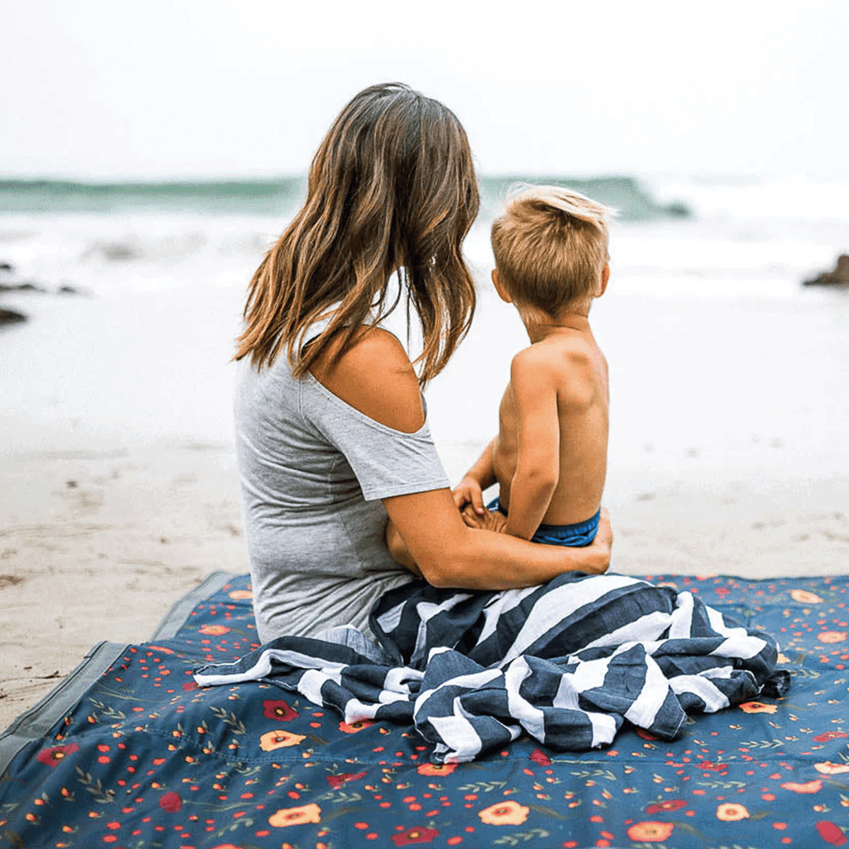 Outdoor Blanket - 5 x 10 - Midnight Poppy