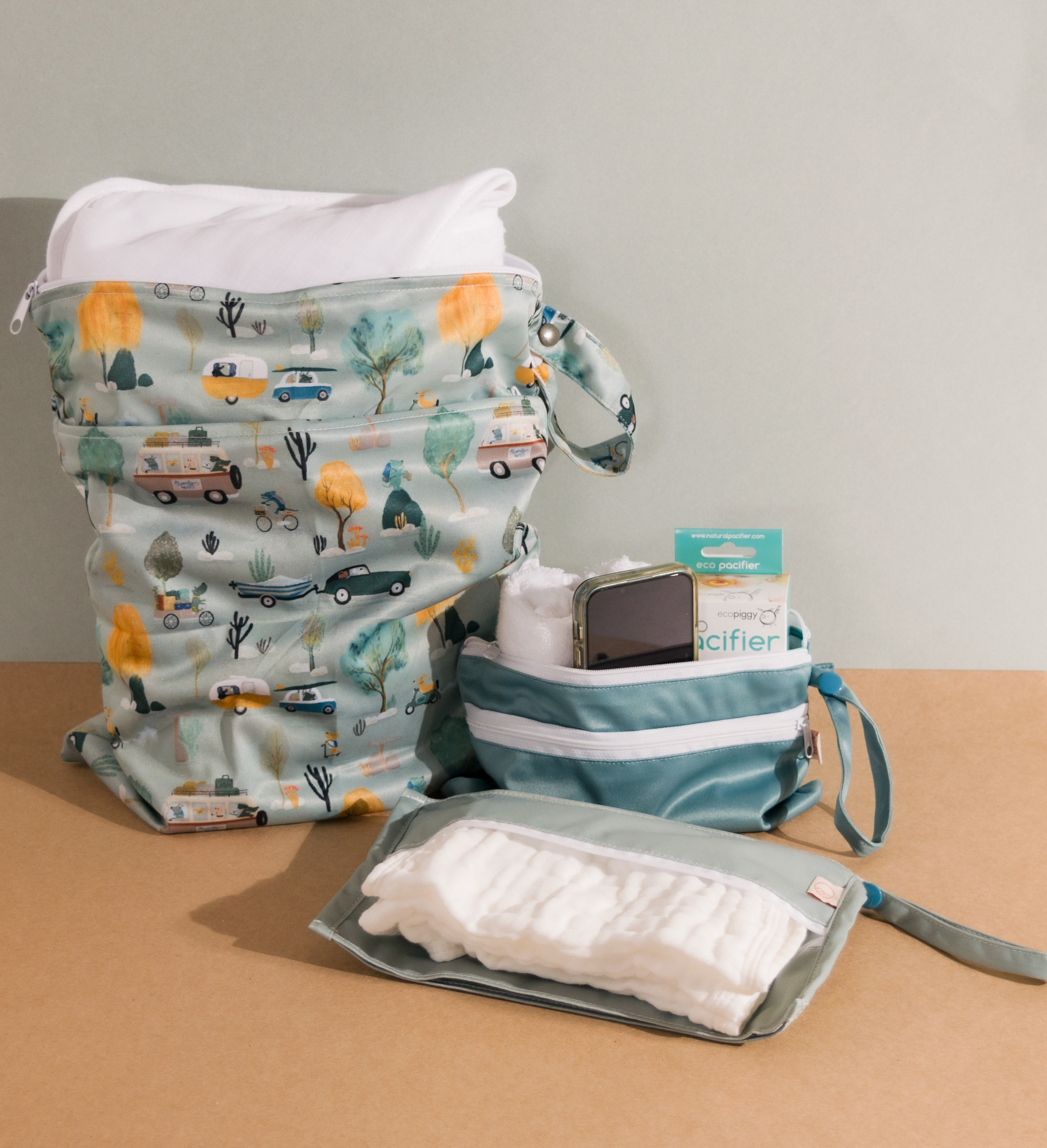 Nestling Double Pocket Wet Bag - Dogs on Holiday