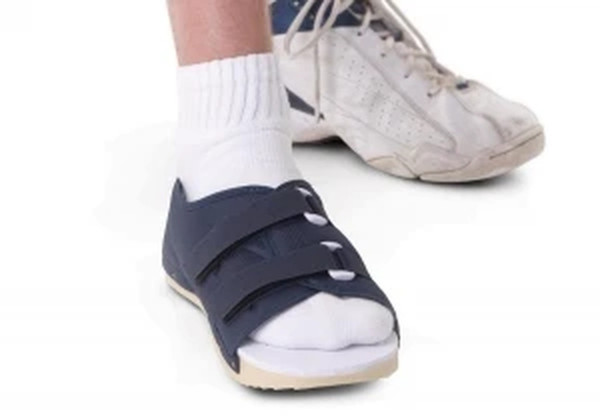 Medline - Ort30400ws - Shoe,Post Op,Rigd,Nvy,9.5x3 1/7in,W - Each