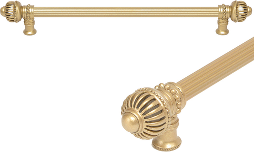 Cricket Cage 22'' cc with 5/8'' reeded center long pull large finial in Soft Gold. 5574R-27