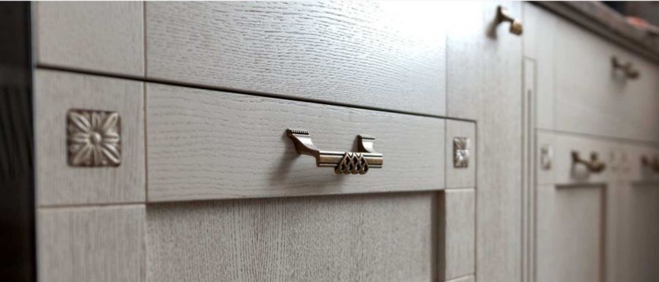 The Different Solutions for Handles, Knobs and Lids